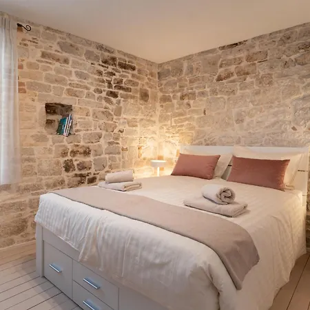 Casa Nel Vicolo - Authentic Stone House In Ferienhaus *