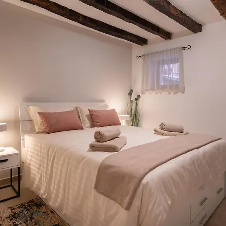 Casa Nel Vicolo - Authentic Stone House In Prázdninový dům